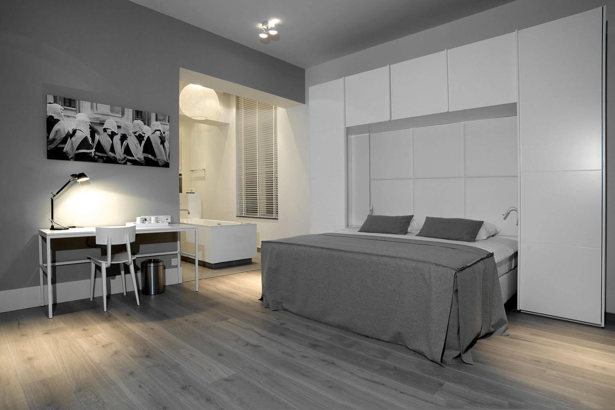 Het Arresthuis Рурмонд Экстерьер фото A bedroom